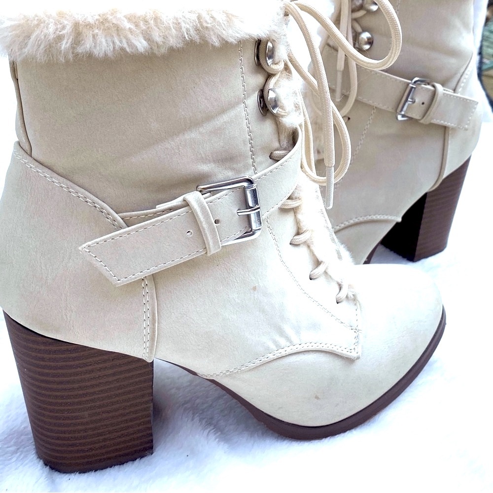 Boots with the fur - suede metal buckle lace up block heel off white warm New